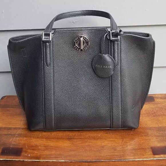 Gorgeous!  Cole Haan Grand Series Black Leather Handbag with Key Lock - Picture 15 of 15